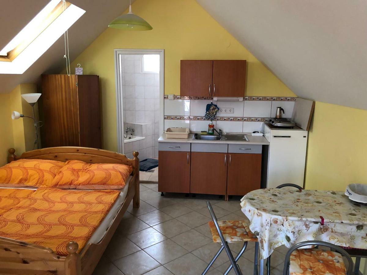 Liget Apartman Balatonföldvár Eksteriør billede